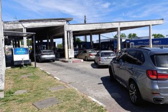 Aumenta el paso de argentinos por el puente Artigas. La mayoría viaja a Brasil