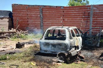 Bomberos, sin descanso: un auto fue quemado intencionalmente, otro se prendió fuego al arrancar y se incendió un kiosco