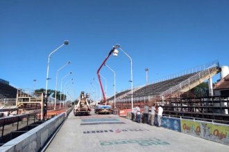 Hospitalizaron a una vendedora de cotillón a la que se le cayó una luminaria del corsódromo