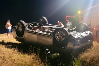 Lesionado tras despistar y darse vuelta con el vehículo al perder el control