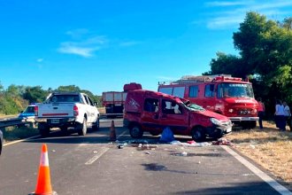 Mujer de 36 años murió y sus dos hijas sufrieron heridas tras un vuelco en Ruta 12