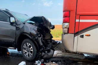 Tres heridos por choque entre camioneta y colectivo sobre la ruta 18