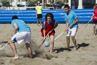 Hockey mixto en el balneario Inkier: el torneo será parte de la 40° Fiesta Nacional de la Artesanía