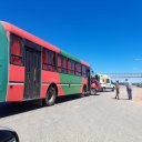 Colectivo que transportaba trabajadores de la cosecha impactó contra una camioneta