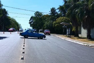 Hospitalizaron a una mujer que se arrojó de un auto en movimiento