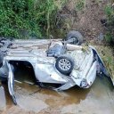 Circulaban por la autovía y cayeron a un arroyo. Cuatro personas fueron trasladadas al hospital de Colón