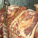 Contaminación cruzada, olor nauseabundo e insectos. Decomisaron carne en un comercio de San José