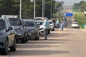 Demoras con filas de hasta un kilómetro en el puente “San Martín” y aún mayores en el “Artigas”