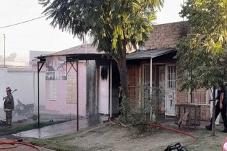 Murió una mujer al incendiarse un minimercado. Bomberos encontraron su cuerpo calcinado tras sofocar las llamas