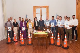 El gobierno entregó equipamientos de seguridad vial a 14 municipios y  comunas