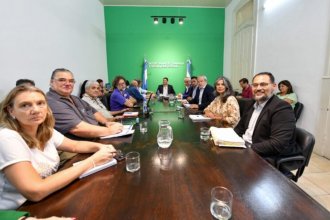 El gobierno provincial presentó una oferta salarial anual a los gremios docentes