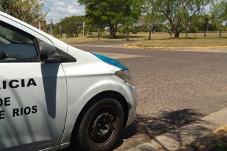 Tras un accidente entre una moto y una camioneta, mujer sufrió heridas graves