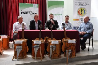 Salto Grande y la Municipalidad entregaron instrumentos musicales a escuelas de Concordia