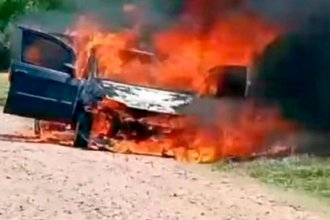 Una madre y sus hijos lograron escapar de un auto que se prendió fuego