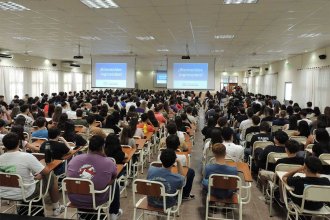 Arrancó el ciclo lectivo en la Facultad de Administración. Dieron la bienvenida a cientos de estudiantes