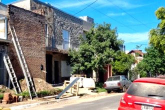 Trabajaba en el techo de una vivienda y recibió una descarga eléctrica