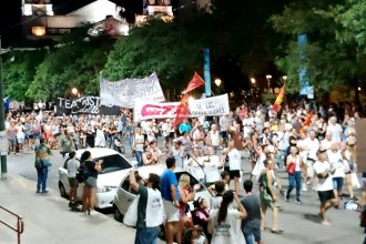 Con una masiva marcha, trabajadores de Tres Arroyos hicieron sentir su reclamo en el centro de la ciudad