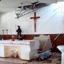 Camión volteó una antena y causó “daños millonarios” al caer sobre templo parroquial