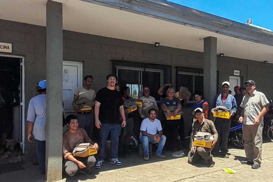 Entrega de elementos de seguridad en el Abasto