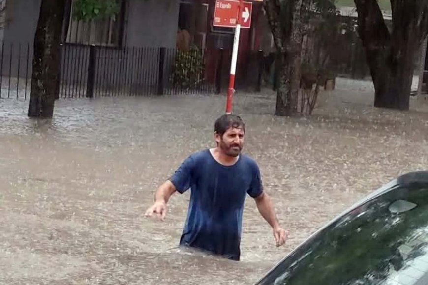 Vecino de plaza Moreno, en Villa Elisa.