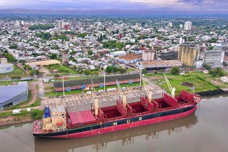 La India es el destino final del enorme buque que carga 18 mil toneladas de madera en Concepción del Uruguay