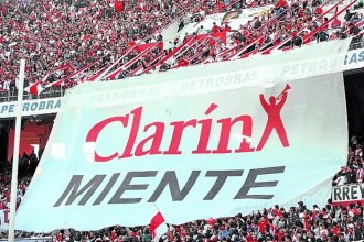 Vuelve el <i>&ldquo;Clarín miente&rdquo;</i>, en modo libertario y con Milei encabezando el ataque