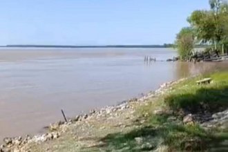 Buscan a joven que desapareció en el río Paraná mientras pescaba con su familia