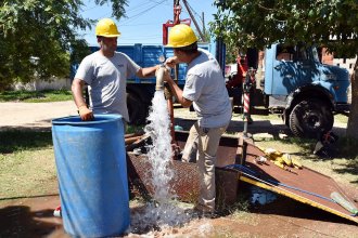 Cambiaron una bomba en un populoso barrio para “dar respuestas a un problema que llevaba más de 10 años”