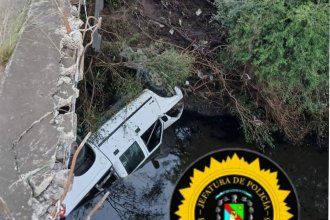 Cayó de un puente con su camioneta y debió ser hospitalizado