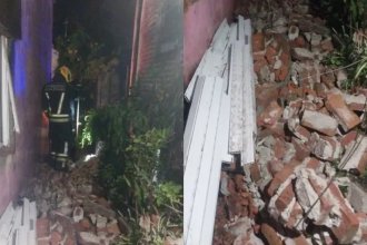 La fuerte tormenta tumbó el tapial de una casa y causó destrozos