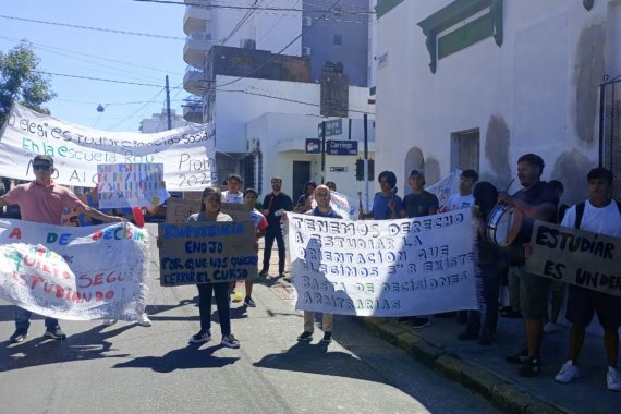 Protesta y petitorio al director de Escuelas por falta de continuidad de una orientación en la ROU