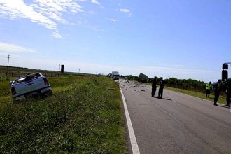 Tres personas fallecieron tras choque entre una camioneta y un camión en Ruta 127