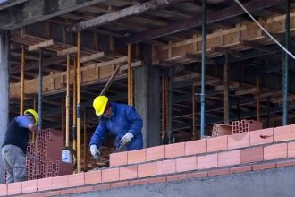 250 mil trabajadores menos y 13 mil empresas que ya no están. Construcción e industria, los sectores más afectados