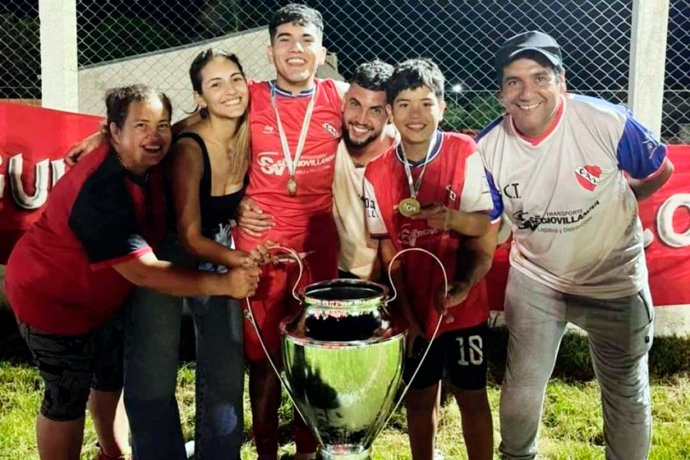 La historia de una familia campeona: mamá presidente, papá entrenador y el hijo futbolista