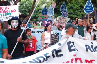 “Es combustible para los ricos”. Con críticas al proyecto de HIF Global, hubo marcha en Paysandú en defensa del agua