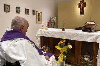 El papa Francisco regresa al Vaticano tras cinco semanas hospitalizado