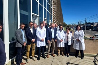 Frigerio visitó el hospital Centenario, lamentó su “estado edilicio” y dijo que quiere terminarlo durante su gestión