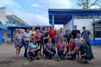 "Desde hace 11 años venimos haciendo reclamos". Docentes arreglaron una escuela que padeció daños por el temporal