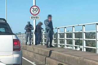 Prefectura busca a un hombre que se arrojó desde el Puente Artigas. Había eludido el peaje a bordo de una moto