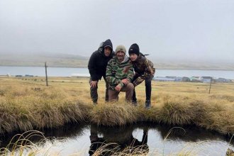 En Malvinas, con los hijos, 43 años después. Desde Puerto Argentino, exsoldado entrerriano cuenta la experiencia