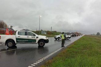 Por las inundaciones en Buenos Aires, cortan el tránsito en el puente Zárate-Brazo Largo