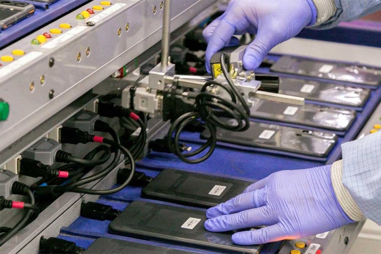 Bajan aranceles a la importación de celulares