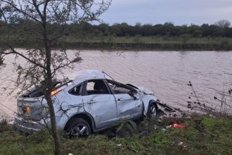 Cuatro personas fueron hospitalizadas luego de volcar su auto. Dos están en grave estado