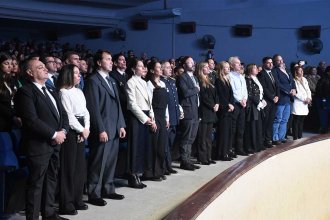 25 de Mayo en el Odeón: Azcué encabezó la función de honor “Identidad en Libertad”