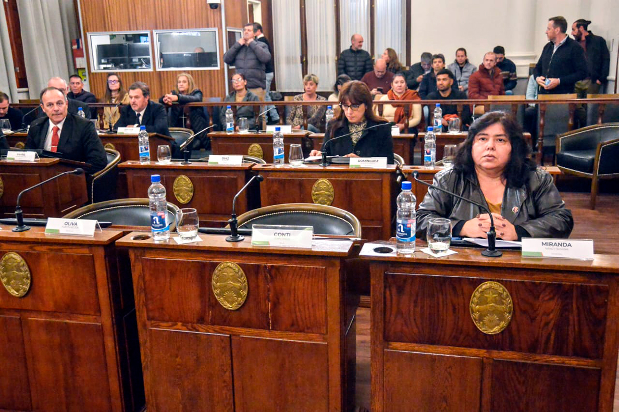 Miranda y Domínguez, solas en el bloque del PJ.