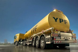 Por segunda vez en el mes, YPF aumentó el precio de los combustibles