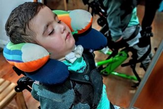 Zain, el niño que sufrió lesiones cerebrales y quedó inmóvil tras una resonancia. Sus padres denuncian mala praxis del anestesista