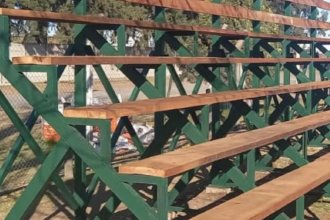 Adolescente sufrió lesiones de gravedad al ceder el tablón de una tribuna