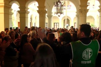 Luego de las protestas de estatales por recortes de horas extras, habrá una reunión con representantes gremiales