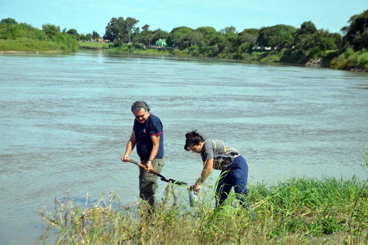 Lajmanovich, en trabajo de campo